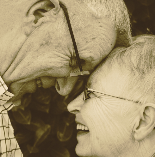 Gelungenes Leben glückliches altes Ehepaar