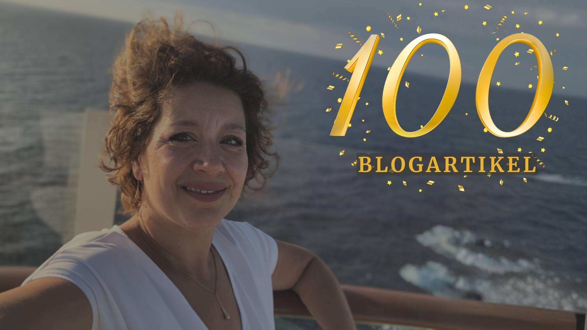 Pia Hübinger auf dem Deck der Aida am Meer, daneben der Schriftzug „100 Blogartikel".